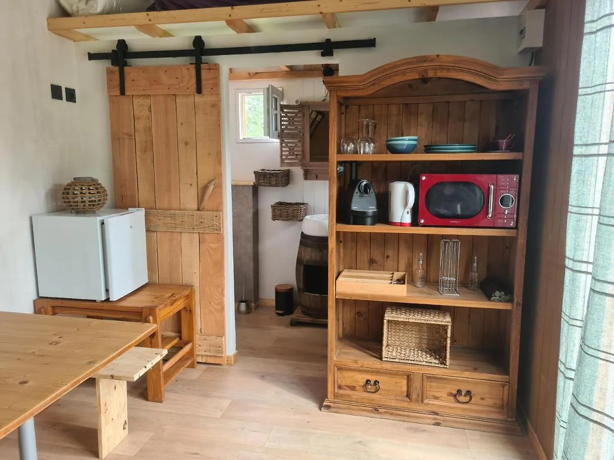 Villa Les Milles Bottes Et Ses Roulottes à Encausse-les-Thermes 0*,